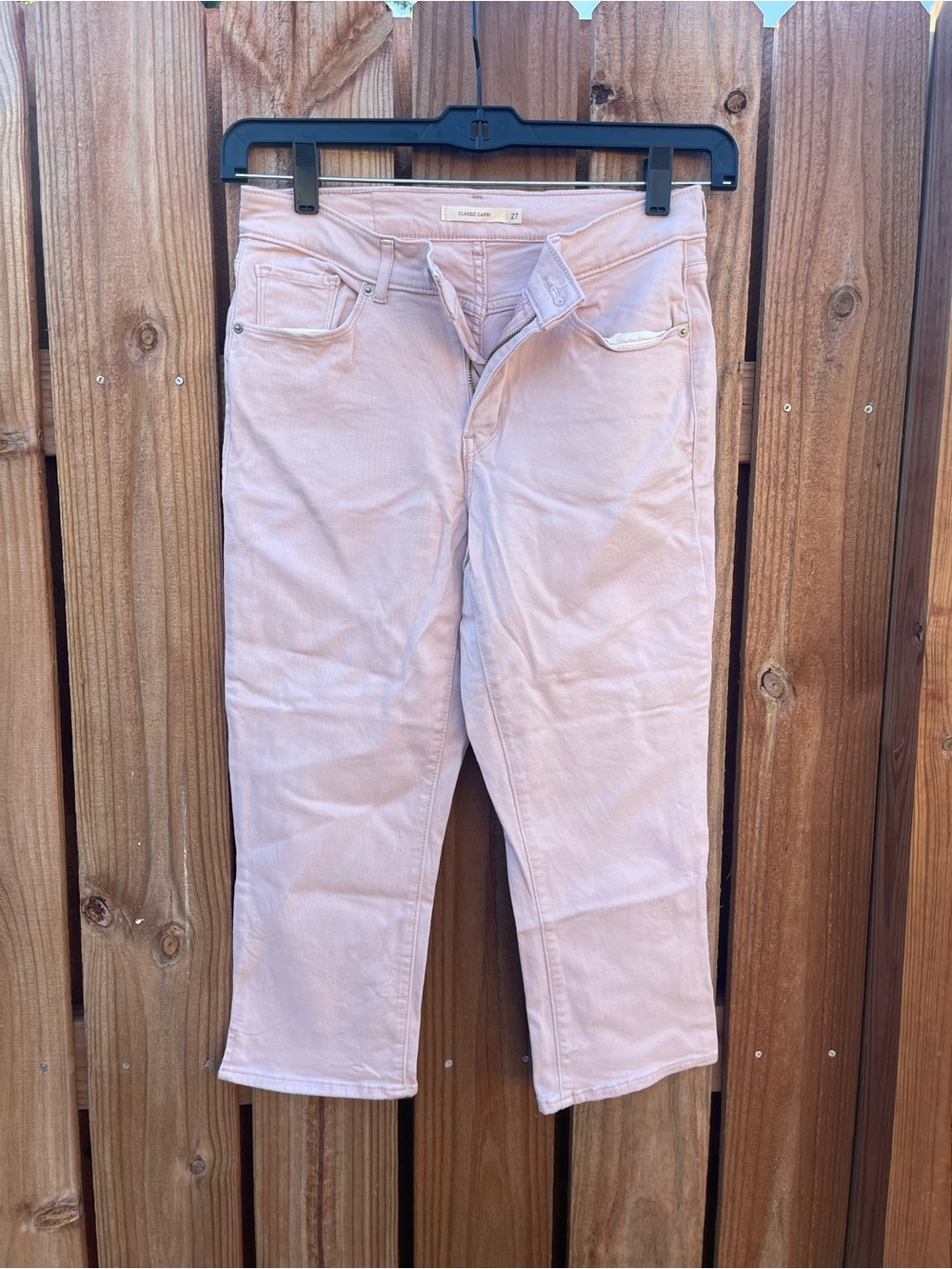 Levi’s Pink Cropped Capri light wash denim Jeans size 27